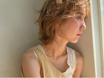 ヨロヘアー(YOLO hair)の写真/【なんば駅すぐ◇平日10時～21時まで営業】白髪ぼかしハイライトやバレイヤージュで自然なカラーに☆