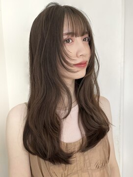 ローネス(LONESS) ふわっと動くレイヤーカットと透明感たっぷりくすみベージュ