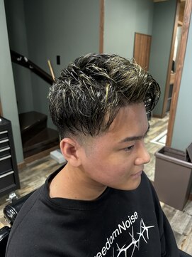 スタンドバーバー 柏(STAND BARBER) MEN’S HAIR/波巻ツイストスパイラル/フェザーパーマ/柏