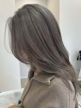 ミディアムレイヤーボブグレージュ顔周りカット