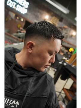 フォーコーナーズカットショップスリーセント 栄(FourCornersCutShop 3/cent) フェードショート