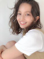 ローレン(Loren)&nbsp;爽やか強めウェーブとミディアムレイヤー！ラフカジュアル