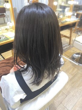 ネオリーブ チロル 横浜西口店(Neolive CiroL.) 地毛風グレージュカラー レイヤースタイル