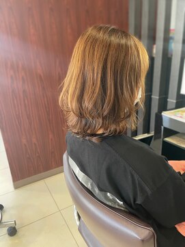 ベランダ ヘア 無造作ミディちょいウルフ