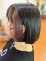 アークスヘアー&nbsp;大人ピンクインナーカラー耳掛け切りっぱなし大人ボブ