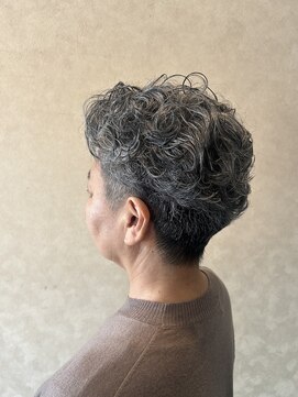 エクリュ(ecru) グレーパーマ