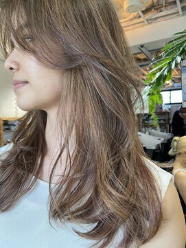 ロア インターナショナル 新宿店(LoA International) 20代30代大人かわいい顔まわりレイヤーカット