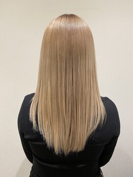 シャルロット(CHARLOTTE) ブロンドベージュカラー