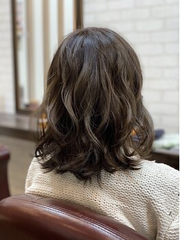 ロル(lol)の写真/大人女性に人気のグレイカラー・白髪ぼかし◇肌が弱い方や頭皮・髪のダメージが気になる方にも◎