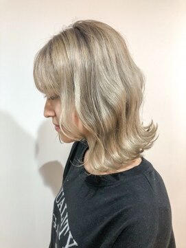 ジーナ(XENA) ホワイトタンバルモリ