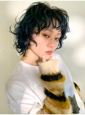 ウルフカット、ネイビーカラー、ブリーチ、オン眉