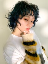 テトヘアー(teto hair) ウルフカット、ネイビーカラー、ブリーチ、オン眉