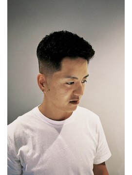 フランクスバーバーザスタンド(Frank’s barber the stand) サーフカール/スパイキーショート/ブルーブラック/飯田橋E