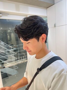 ヘアサロン ガリカ 表参道(hair salon Gallica) メンズパーマ耳まわりすっきり刈り上げショート×アップバング