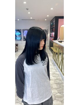 アマンドール(Aman D'or) かわいい顔周りレイヤーカット&ブルーブラック♪（内藤）