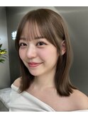 まろやかベージュのミディアムレイヤー