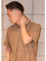 フランクスバーバー アンド ビアークラブ(FRANK'S BARBER and BEER CLUB)&nbsp;ワイルドツーブウロッククセ毛風パーマフェードカット