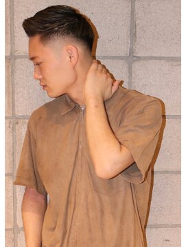 フランクスバーバー アンド ビアークラブ(FRANK'S BARBER and BEER CLUB) ワイルドツーブウロッククセ毛風パーマフェードカット