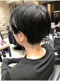 丸みのある刈り上げショートヘア
