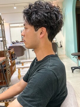 アンルポン(un.le.pont) [m]ソフトツーブロックくせ毛風パーマセンターパートコンマヘア