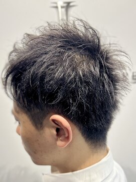 リバティシェアバーバー 銀座(LIBERTY SHARE BARBER) サイドダウンビジネスツーブロックアップバングショート<理容室>