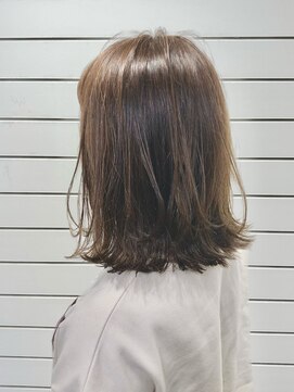 アンフィ 東京(Amphi) 【イルミナカラーでできる!!大人気外ハネボブ♪】