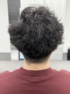 ココ 本八幡(KOKO) 波巻きツイストスパイラルフェザーパーマ刈り上げセンターパート