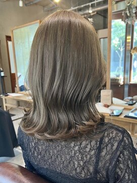 ヨーク(yoke.) 透明感たっぷりのオリーブベージュ