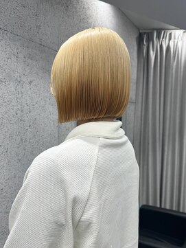 ラフ 新宿(Laff) ハイトーンカラー切りっぱなしボブミルクティーベージュ/新宿