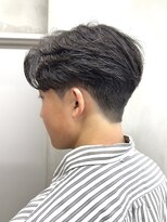 フェザーショートでシャープな毛流れを