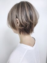 【morio原宿】くびれショート　白髪ぼかしハイライト