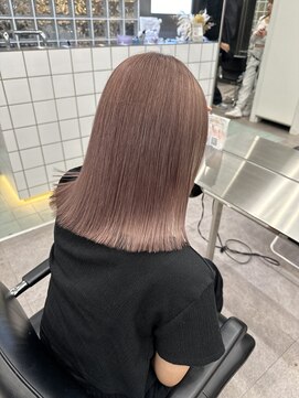 サンク 原宿 表参道(cinq) 透明感グレージュ切りっぱなしボブ顔周りレイヤーケアブリーチ