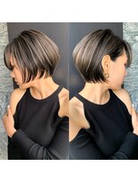 トルネード(TORNADO)&nbsp;外国人風前下がりグレージュハイライトショートボブ