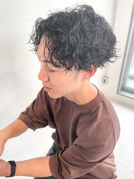 ウェイビーエフティフィフス 横浜西口(WAVEY ft.fifth) 無造作ツイストスパイラルパーマ波巻き刈り上げメンズマッシュ