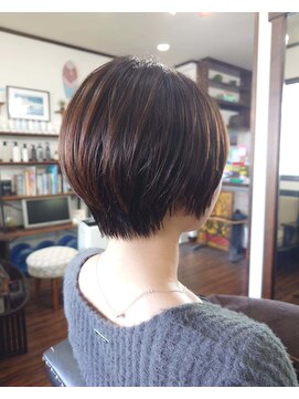 ベースヘアー(BASE hair) 首すじ見せたくなるショート