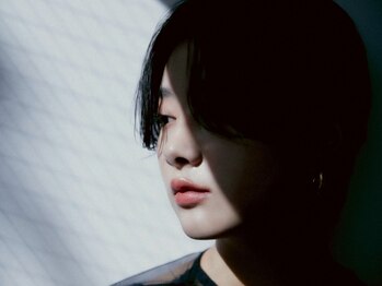 ルシエ 立川(LUCIE)の写真/【立川駅徒歩4分★】年中無休★［イルミナカラー＋カット¥9000] ナチュラル×デザイン性のある白髪ぼかし◎