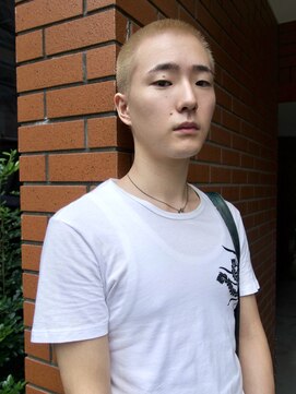 イェン(Yen.) バズカット　ホワイトブロンド　金髪坊主