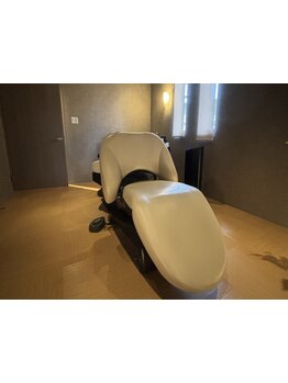 個室対応なので、周りの目を気にせずゆっくりお過ごし頂けます。日常から離れ、自分だけのサロンタイムを。