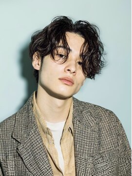 センターパート×ニュアンスパーマ