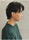 メンズミディアムメンズボブスパイラルパーマセンターパート眉毛