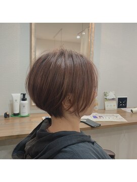 アガルタ(AGARTHA) 襟足シュッna前下がりショート