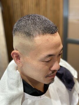 キタセンジュバーバー バイ ティーズ(KITASENJU BARBER by T's) 世界一短いパーマ