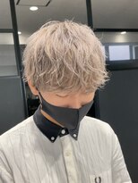 アンダーバーホワイト(_WHITE)&nbsp;無造作マッシュ【ホワイトグレージュ】