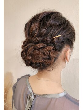 ダブル バイ フローリッシュ(Double × F) 編み込みまとめ髪スタイル