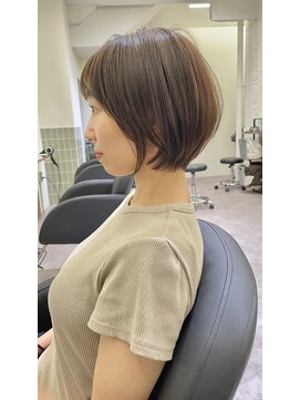 ノーティー(NORTY) * 耳掛けのボブよりのショートボブ *