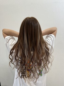 ラビス クローバー(Lovis clover) エクステでつくるハイライト