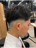 スキンフェード短髪バーバーアップバングツーブロック