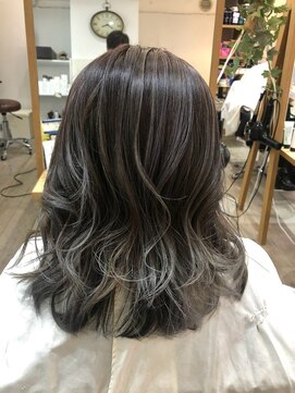 プシュケ(PSYCHE) 大人可愛いグレージュアッシュレイヤーパーマミディラフウェーブ