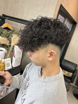 トリコ(ToricO) スペインカール　スパイラルパーマ　フェードカット　メンズ