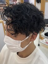 マルク(maruc)&nbsp;マッシュ刈り上げサイドツーブロックのゆるふわパーマ